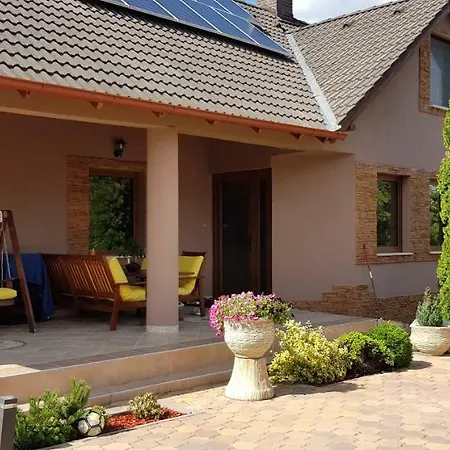 Δωμάτια σε οικογενειακή κατοικία Moricz Homestay Gárdony